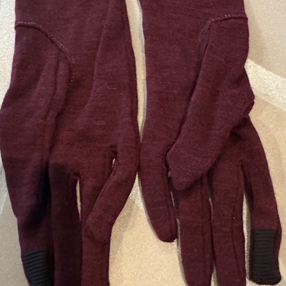 Smartwool Women's Burgundy Touchscreen Gloves - Picture 3 of 4